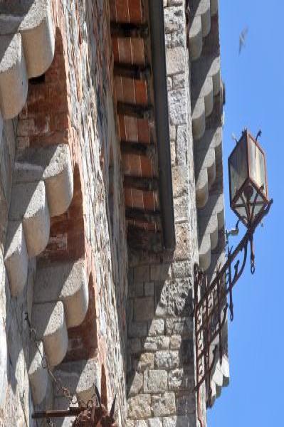Дракон на стене Castello Di Amorosa, Калифорния
